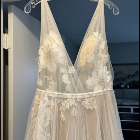 Willowby by Watters Lainie Wedding Dress - Picture 3 of 9